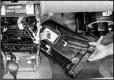 9. Зніміце цэнтральны паветравод.