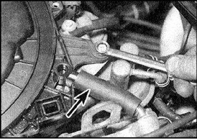 3. Зніміце які фільтруе элемент і стойку фільтра.