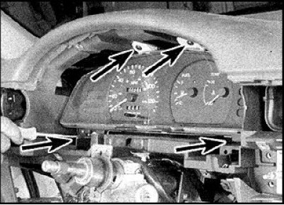 2. Кажух панэлі прыбораў з вентыляцыйным соплам.