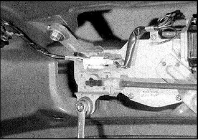 4. Disconnect the electric motor connector.
