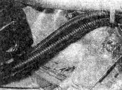 12.3А Аплёткаэлектраправодкі праходзіць над картэрам счаплення...