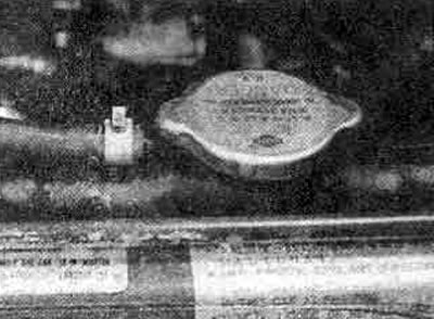 9.4С. Соединения шланга расширительного бачка с радиатором с вертикальным потоком