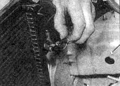 9.7А. Разъединение проводки термовыключателя - показан радиатор поперечного потока