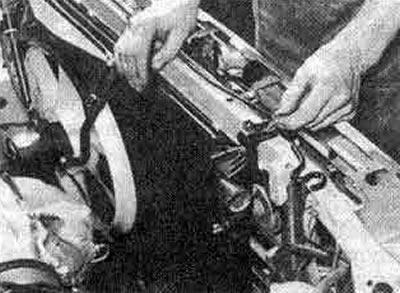 9.16. Перед сжиманием креплений правильно разместите радиатор