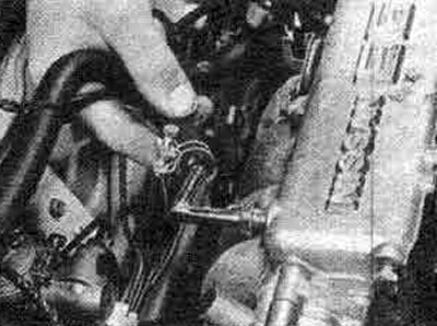 83.8В ... и шланг вакуумного блока от впускного коллектора