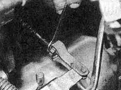 4.1А. Прыслабце контргайку рэгулятара тросіка...