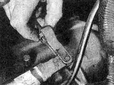 4.1В... і адкруціце гайку рэгулятара, у выпадку неабходнасці...