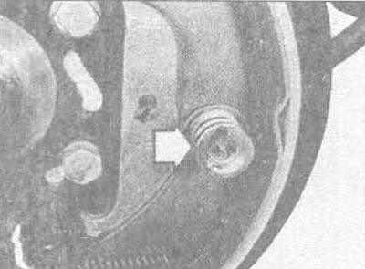 18.7. Націсніце фіксатар (адзначаны стрэлкай) і звярніце на 90°, каб выпусціць спружыну…