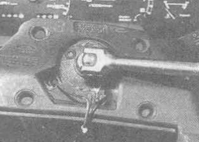 20.5. ... адкруціце стопарную гайку рулявога кола