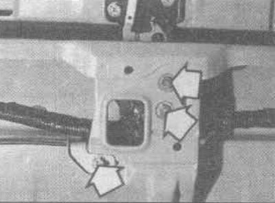 21.5В. Мантажныя балты засаўкі вечка багажніка і адкрывальнага тросіка