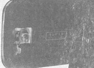 24.1. Утулка замка адкідной створкі паліўнага бака