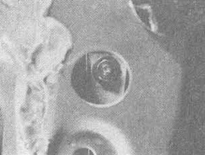 27.3В.... і даступна праз паказаную адтуліну-звярніце ўвагу на ліпкую накладку