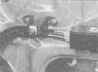 28.3. Падвеска падлакотніка і ўзмацняльнік акна з сервапрывадам шкла