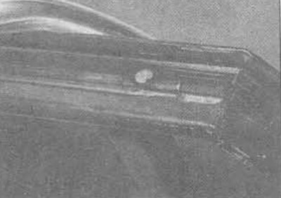 28.9. Вінт верхняга мацавання панэлі тылу задняй дзверы