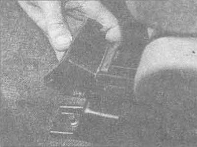 34.3А. Мантажны ніт і кажух тыльнай часткі санак пярэдняга сядзення