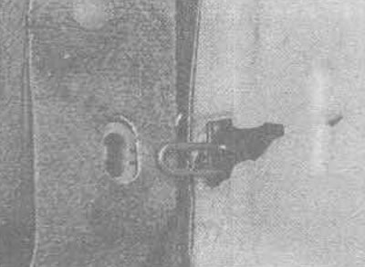 34.6. Апора і фіксатар пракладкі пярэдняга кута падставы задняга сядзення