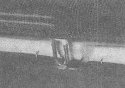 34.13. ... і трыма праваднымі апорамі ў фіксатары