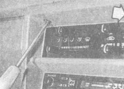 37.7В.... і верхнія шрубы (іншы паказаны стрэлкай)