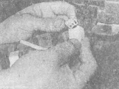 37.10В. Адлучэнне лямпачкі падсвятлення попельніцы