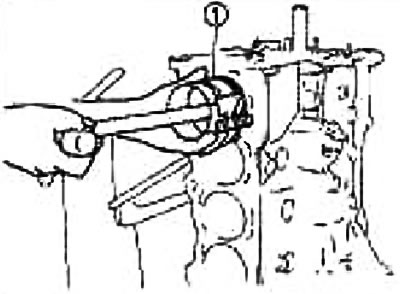 Пры дапамозе прынады для сціску поршневых кольцаў (спецінструмент) (1) устаўце поршань маркіроўкай…