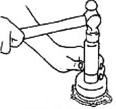 Пераканайцеся, што ўчастак вакол задняга сальніка не пашкоджаны і запрасуйце сальнік пры дапамозе…