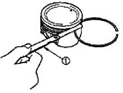 Пры дапамозе маца (1) вымерайце зазор паміж поршневым кольцам і канаўкай.