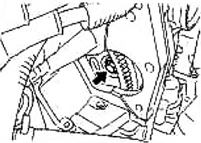 10. Поверните коленвал и выверните 4 крепежных болта из ведущего диска и гидротрансформатора.