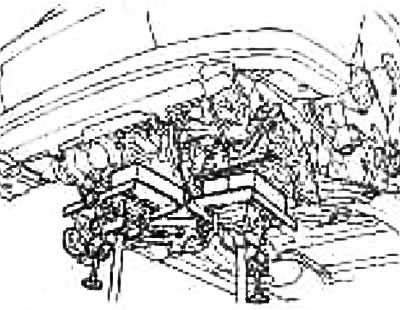 Зафиксируйте коробку передач в сборе на телескопической стойке.