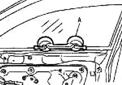 7. Падніміце дзвярное шкло і зафіксуйце яго пры дапамозе прысоскі А.