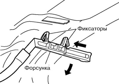 1. Na odstránenie trysky ostrekovača čelné sklo otvorte kryt a zatlačením na trysku zo strany…