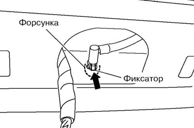 2. Ak chcete odstrániť trysku ostrekovača skla zadných dverí, odstráňte brzdové svetlo vysokej…