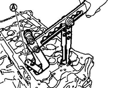 Сожмите клапанную пружину при помощи приспособления, приставки и переходника (специнструмент…